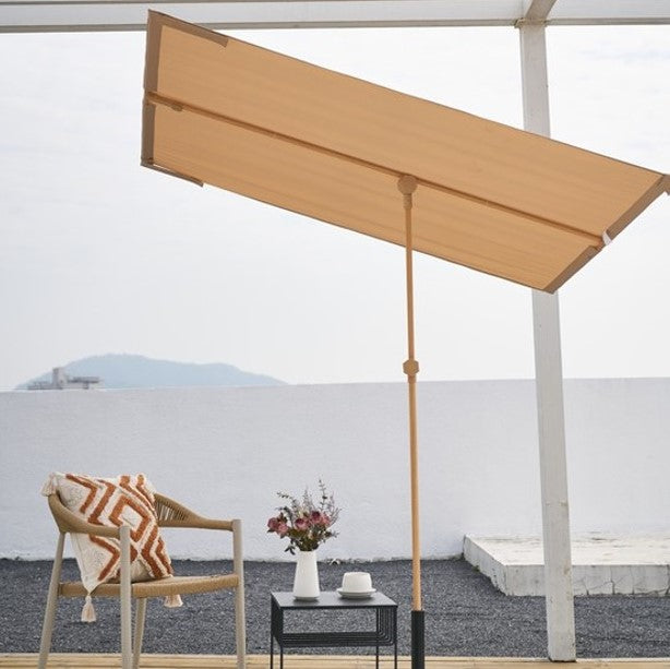 Verstellbarer Balkon-Sonnenschirm in Natur – Flexibler Sonnenschutz für entspannte Sommertage